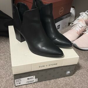 Used, great condition black bootie